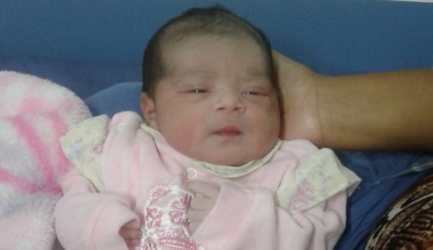 Bebê recém-nascida