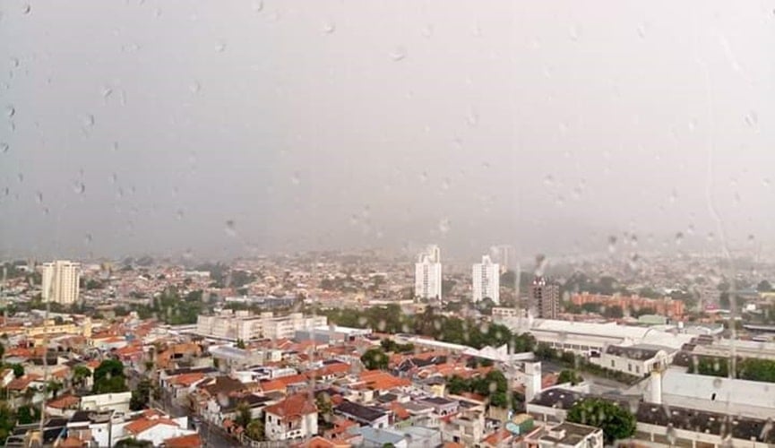 Chuva em cidade