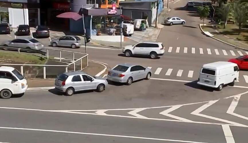 Avenida Jundiaí com carros