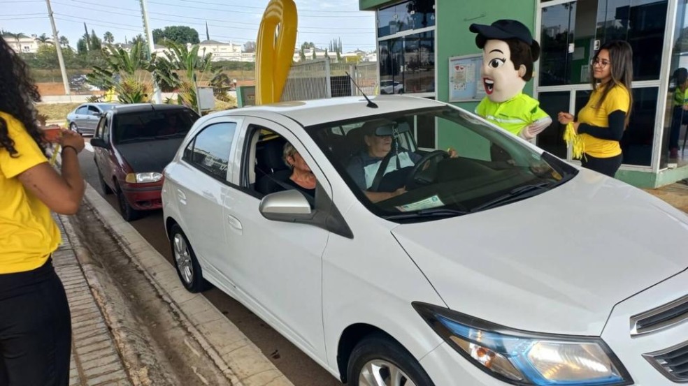 Maio Amarelo: Visitantes do Parque da Cidade recebem fitas e orientações para trânsito seguro