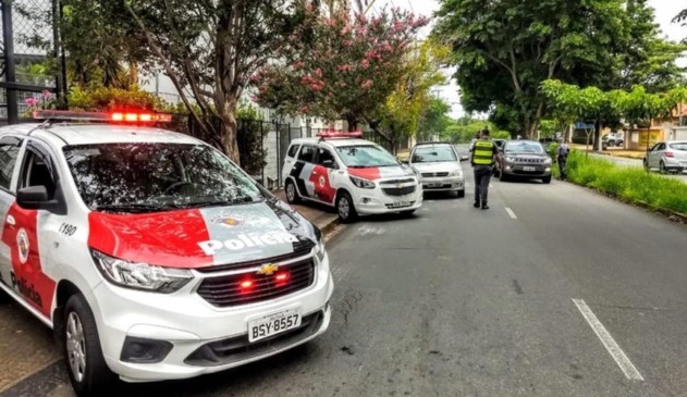 Viaturas da Polícia Militar em rodovia de Jundiaí