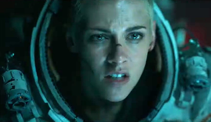 Mulher com traje aquático