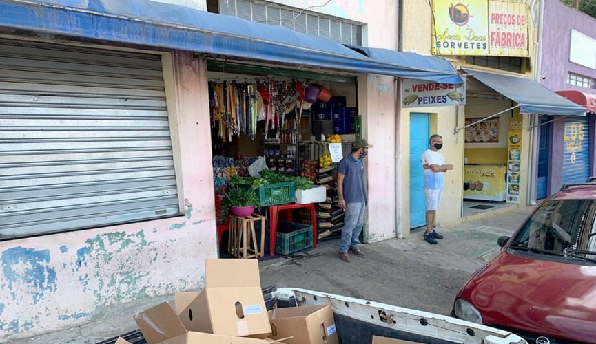 Foto de comércio aberto durante pandemia Foto de comércio aberto durante pandemia