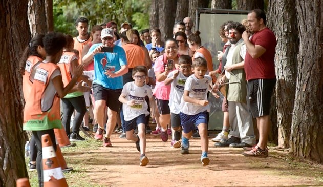 Foto de corrida de crianças
