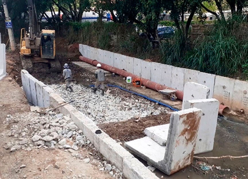 Obras no córrego em Várzea Paulista. (Foto: Divulgação)