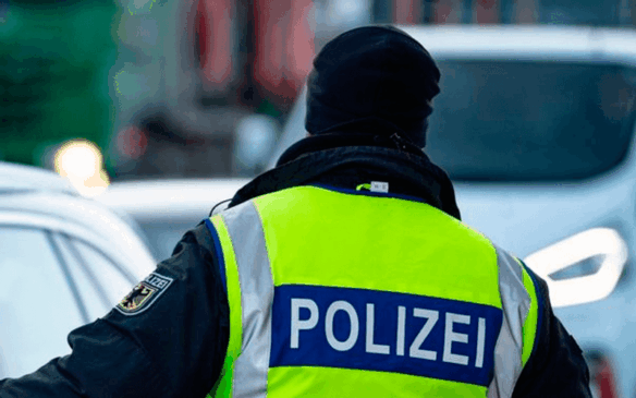 Policial alemão de costas