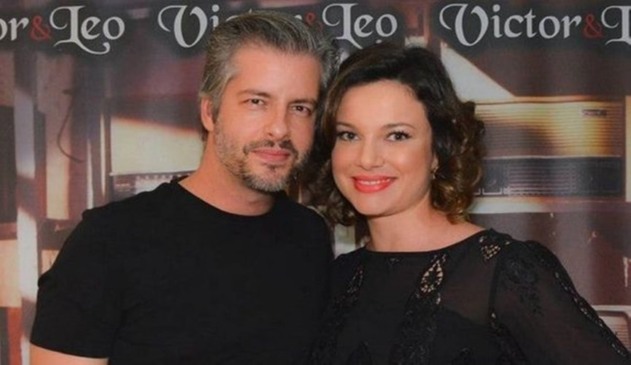 Cantor Victor, da ex dupla de Léo, abraçado com ex-mulher