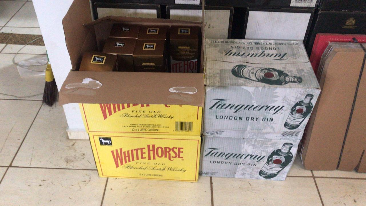 Material da fábrica clandestina de bebidas falsificadas em Jundiaí