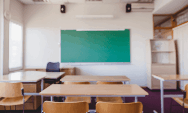 Escolas particulares vazias