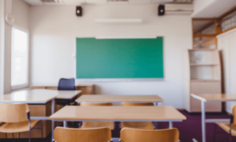 Escolas particulares vazias