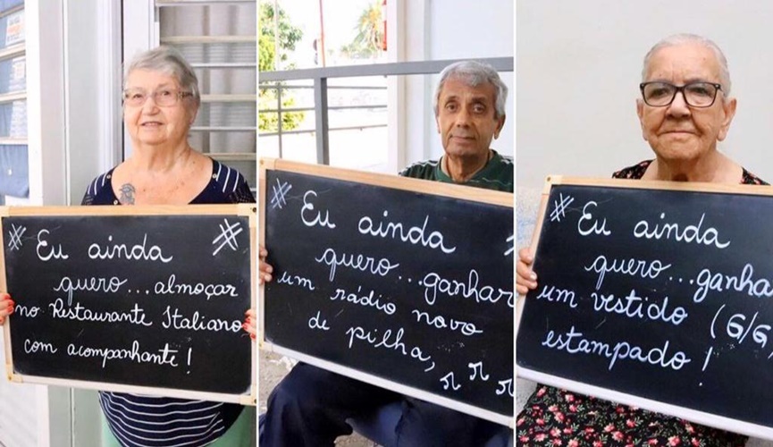 Foto de idosos com plaquinhas de pedidos