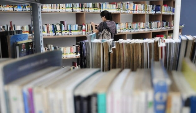 Prateleiras de biblioteca