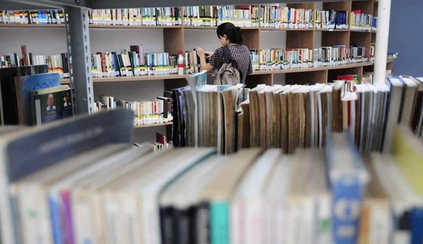 Prateleiras de biblioteca