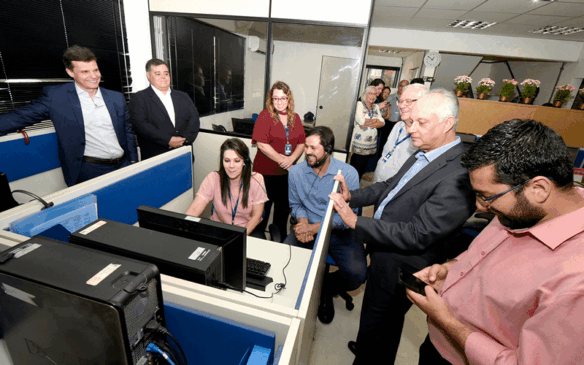 Prefeito atendeu ligação de moradora que informava objeto esquecido no Parque da Cidade. (Foto: Reprodução/Prefeitura Municipal de Jundiaí)