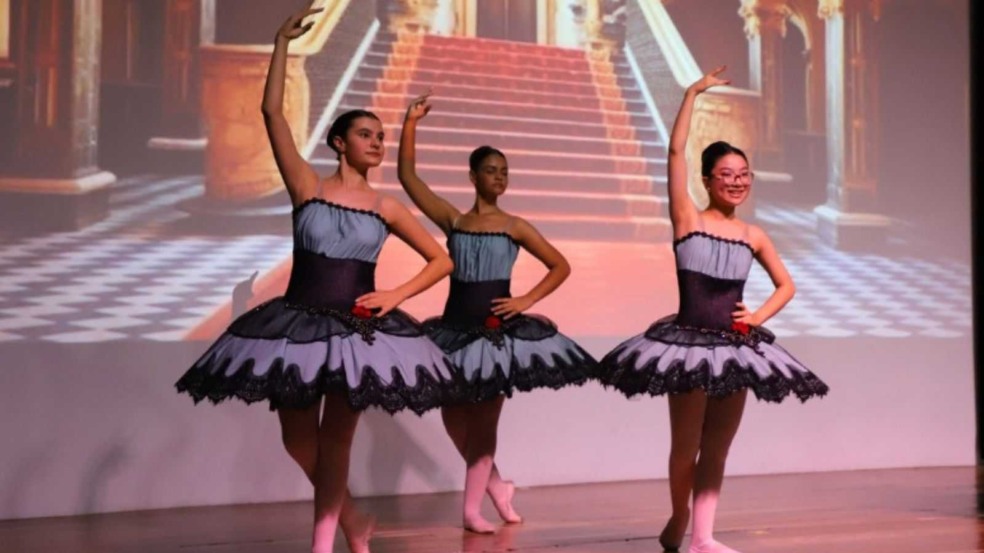 Apresentação de dança. Apresentação de dança.