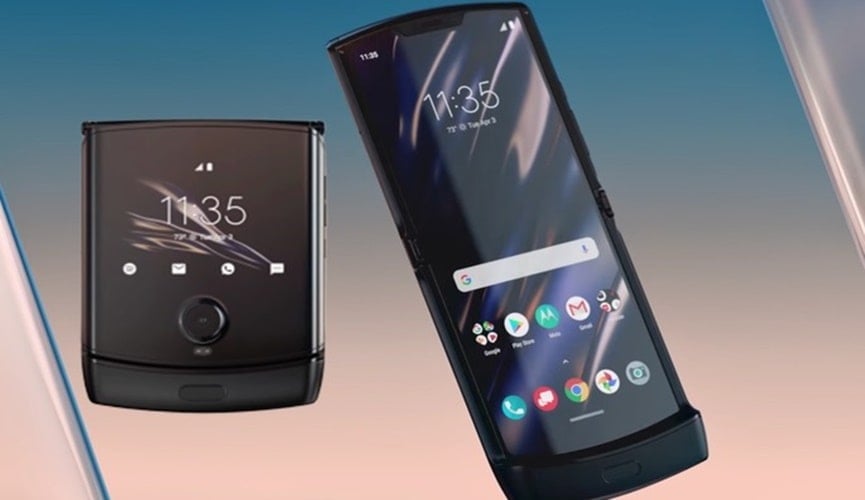 à esquerda, celular dobrado com menu inicial fronta. à direita: celular aberto com menu inicial na tela, aparelho é preto