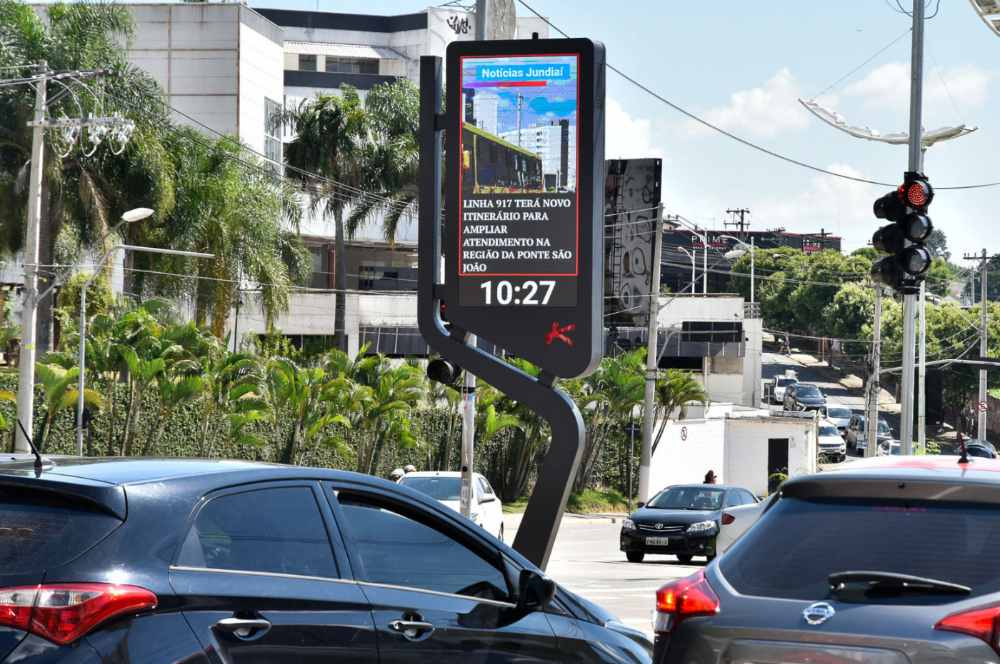 Relógios digitais são instalados em vários pontos de Jundiaí sem custos para o município