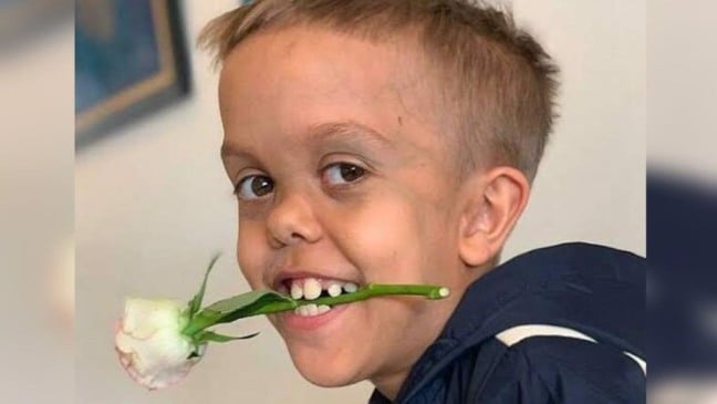 Menino Quaden resolve ajudar outras pessoas em situações precárias 