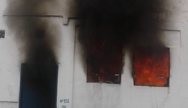 Casa pegando fogo