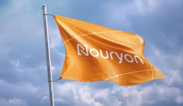 Bandeira laranja escrita Nouryon