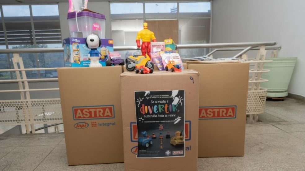 Caixas de arrecadação da Campanha do Brinquedo da Astra