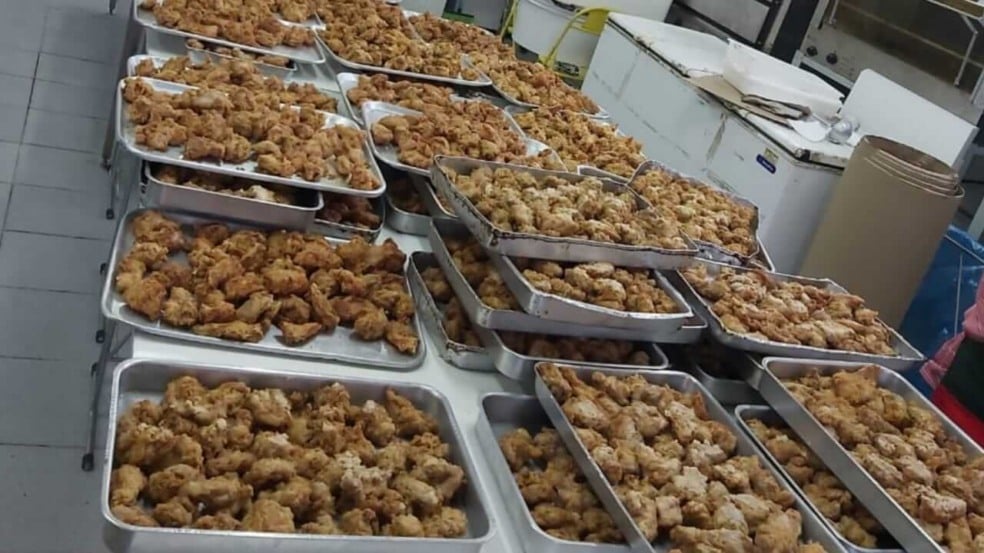 Formas com frango frito da Festa Italiana de Jundiaí