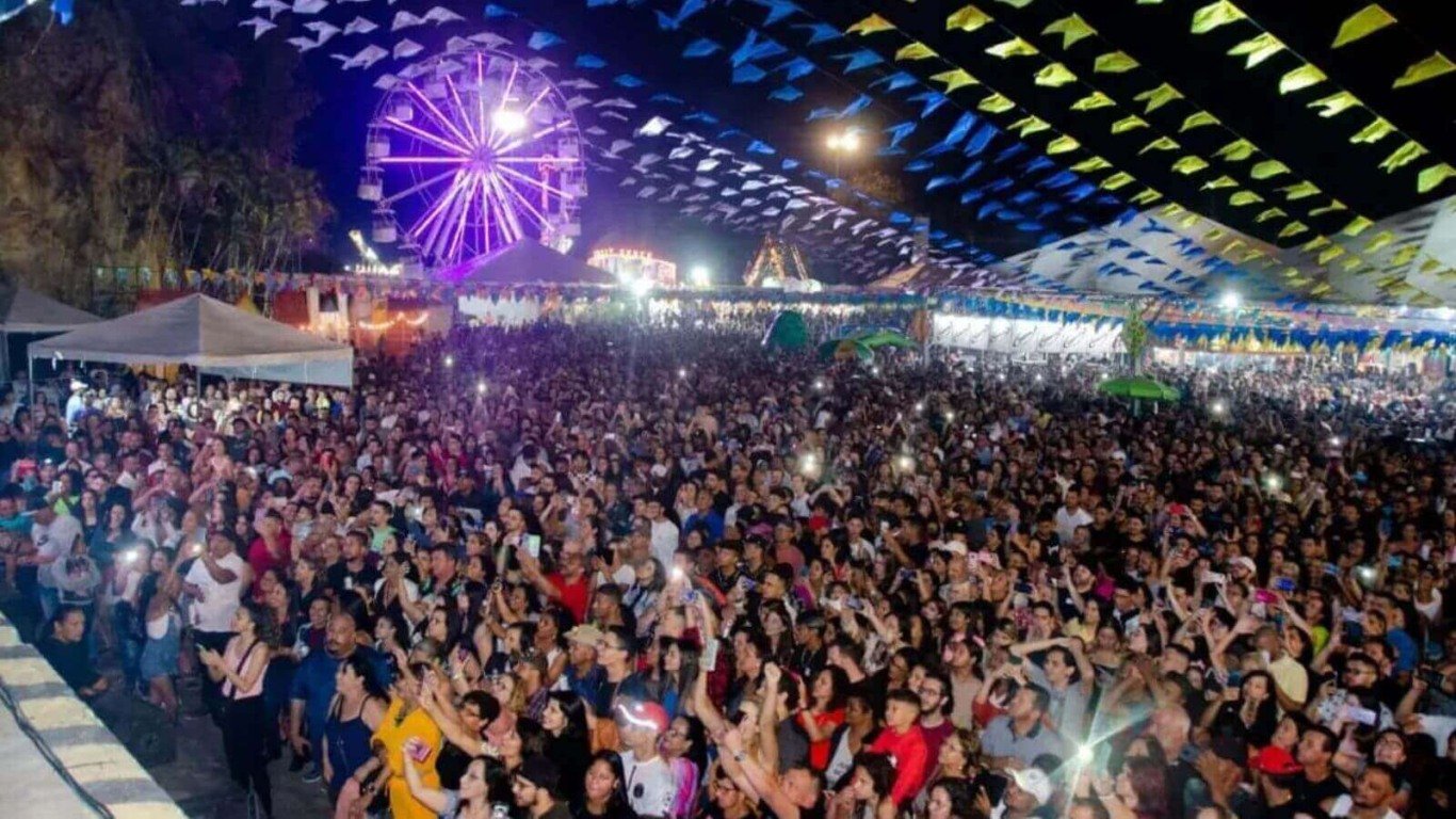 Público em show em Itupeva