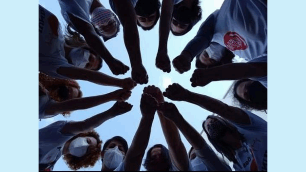 Compre uma feijoada para ajudar no tratamento de saúde da Julia Ohana