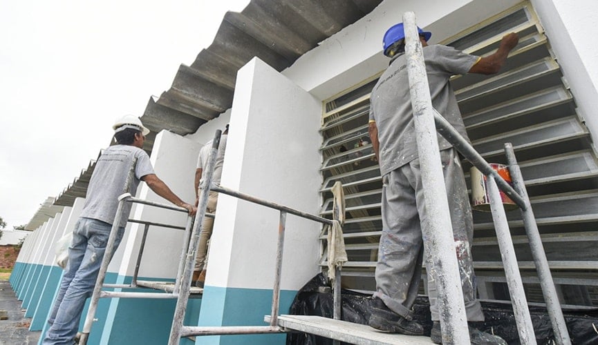 Pedreiros em construção