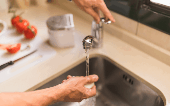 A DAE reforça que é importante que toda construção mantenha  250 litros de água por morador. (Foto: freepik)