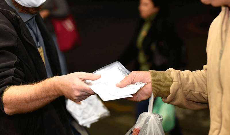 Entrega de máscara de tecido