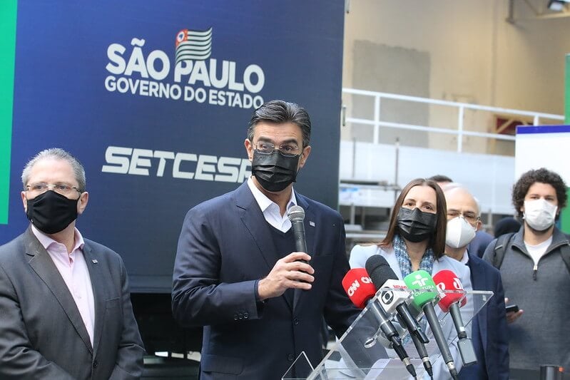 Vice-Governador do Estado de São Paulo Rodrigo Garcia durante entrega de Vacinas do Instituto Butantan para o PNI