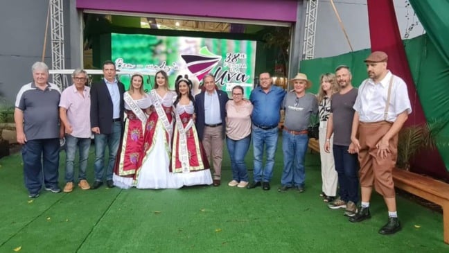 Secretário da agricultura de SP visita Festa da Uva