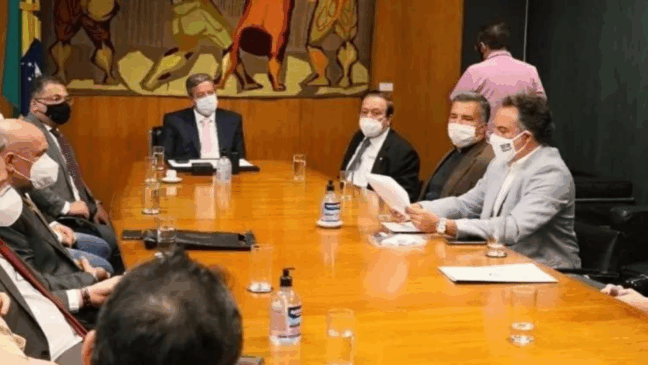 Presidente da Câmara, Arthur Lira (PP-AL) recebe dirigentes de clubes. (Foto: Reprodução/Instagram.)