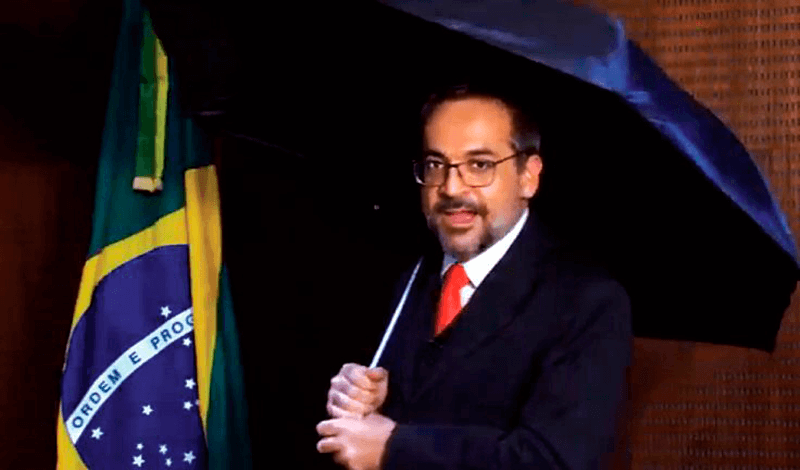 Ministro da Educação, em vídeo debochando de supostas “fake news”
