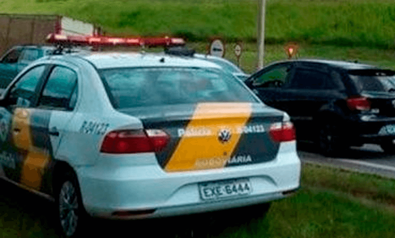 Carros param na rodovia anhanguera