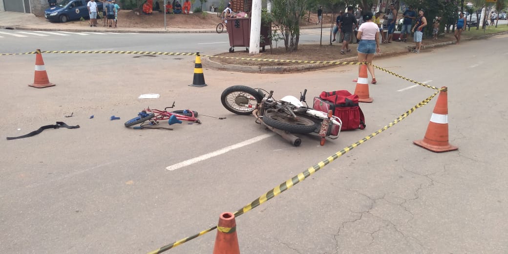 A via estava interditada para a passagem do bloco carnavalesco 