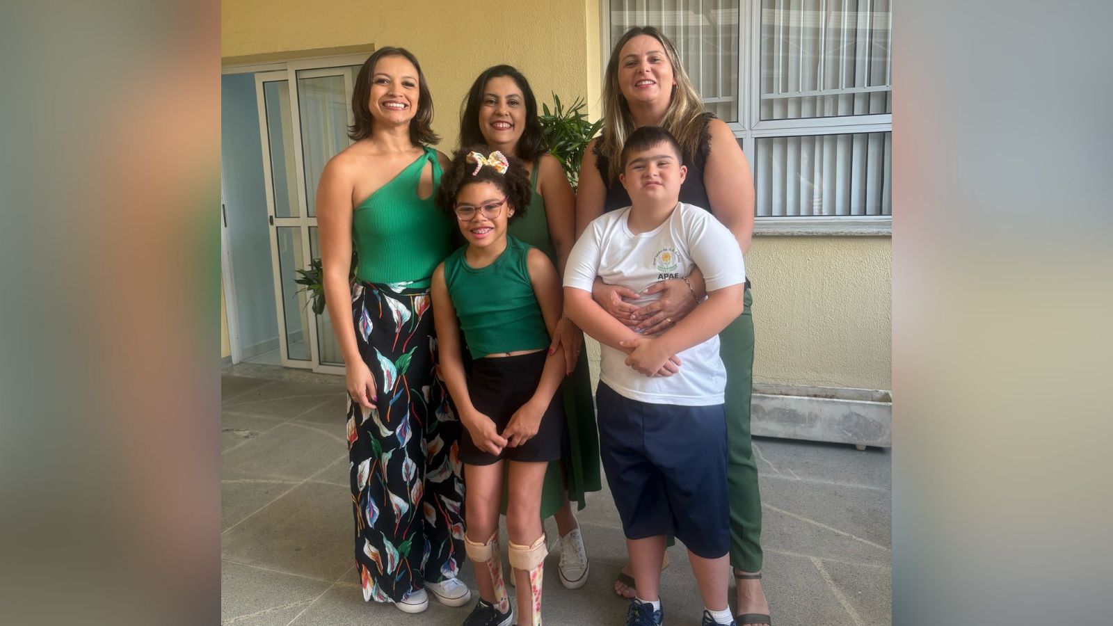 (Esq): Raissa, Giovana e Amanda. (Dir): Sue Ellen e Enzo