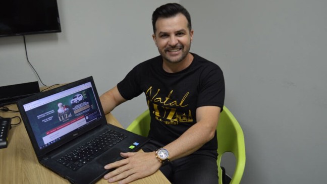 ACE Jundiaí inaugura projeção mapeada de Natal na fachada da Catedral