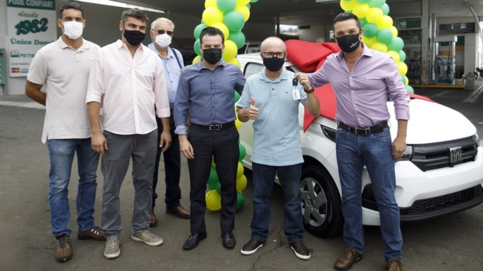 Entrega do carro sorteado na Campanha Natal Luz 2021 da ACE Jundiaí