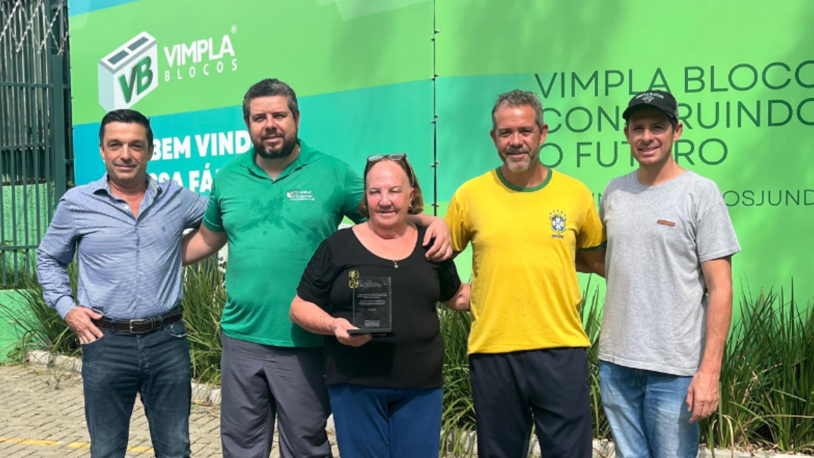 Dona e herdeiros da Vimpla Blocos