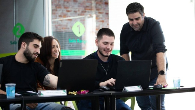 Empresários participam de curso sobre Inteligência Artificial para negócios, promovido pela ACE Jundiaí