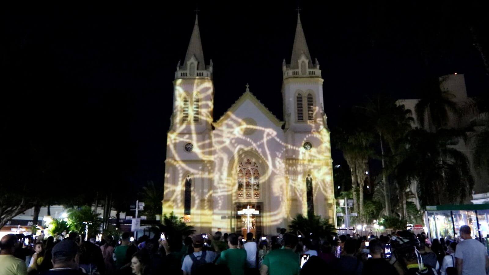 Projeção mapeada na Catedral de Jundiaí