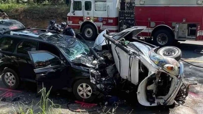 Imagem mostra como ficou Fusca de influenciador e cachorro que morreram em acidente nos EUA (Foto: Reprodução/NSC TV)