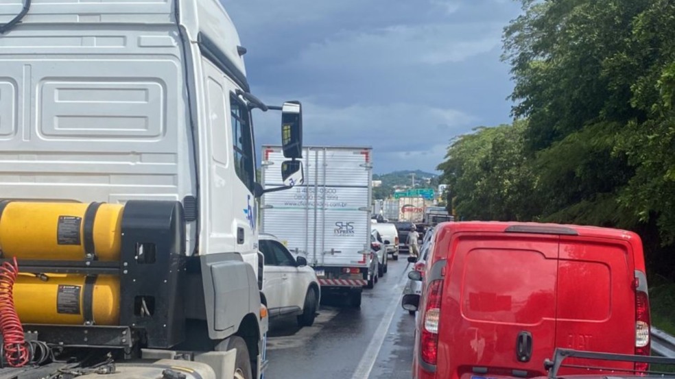 Acidente e interdição da Rodovia Anhanguera, em Jundiaí