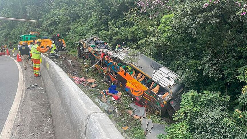 Acidente de ônibus no Paraná. (Foto: Divulgação)