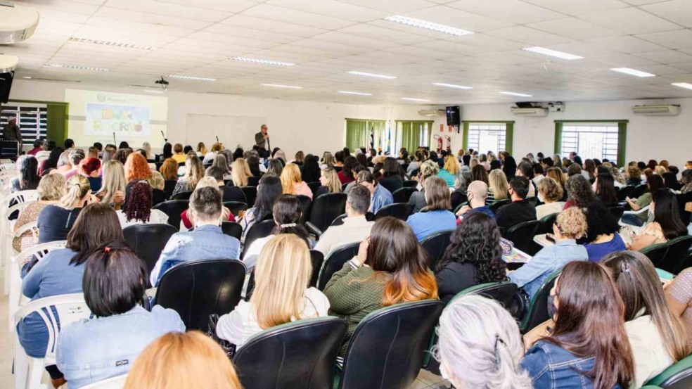 Entre os dois períodos estiveram presentes cerca de 450 professores (Foto: Prefeitura de Itupeva)