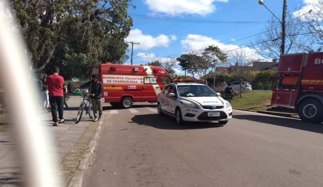 Adolescente ataca alunos e professores com machadinha