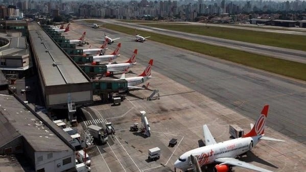 Aviões da GOL em aeroporto