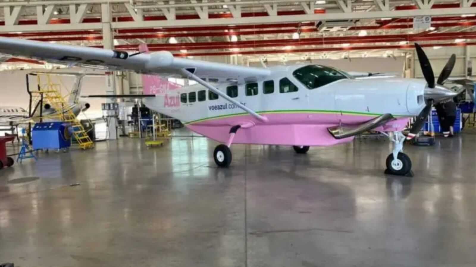 Avião Rosa